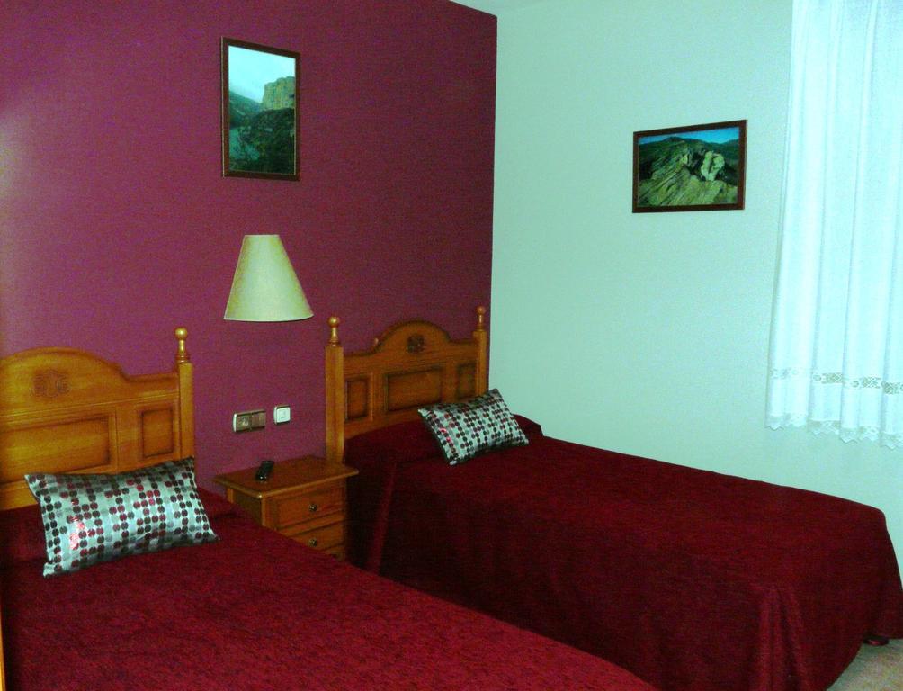 Hostal Rural Casa Castro Alberuela de la Liena Luaran gambar