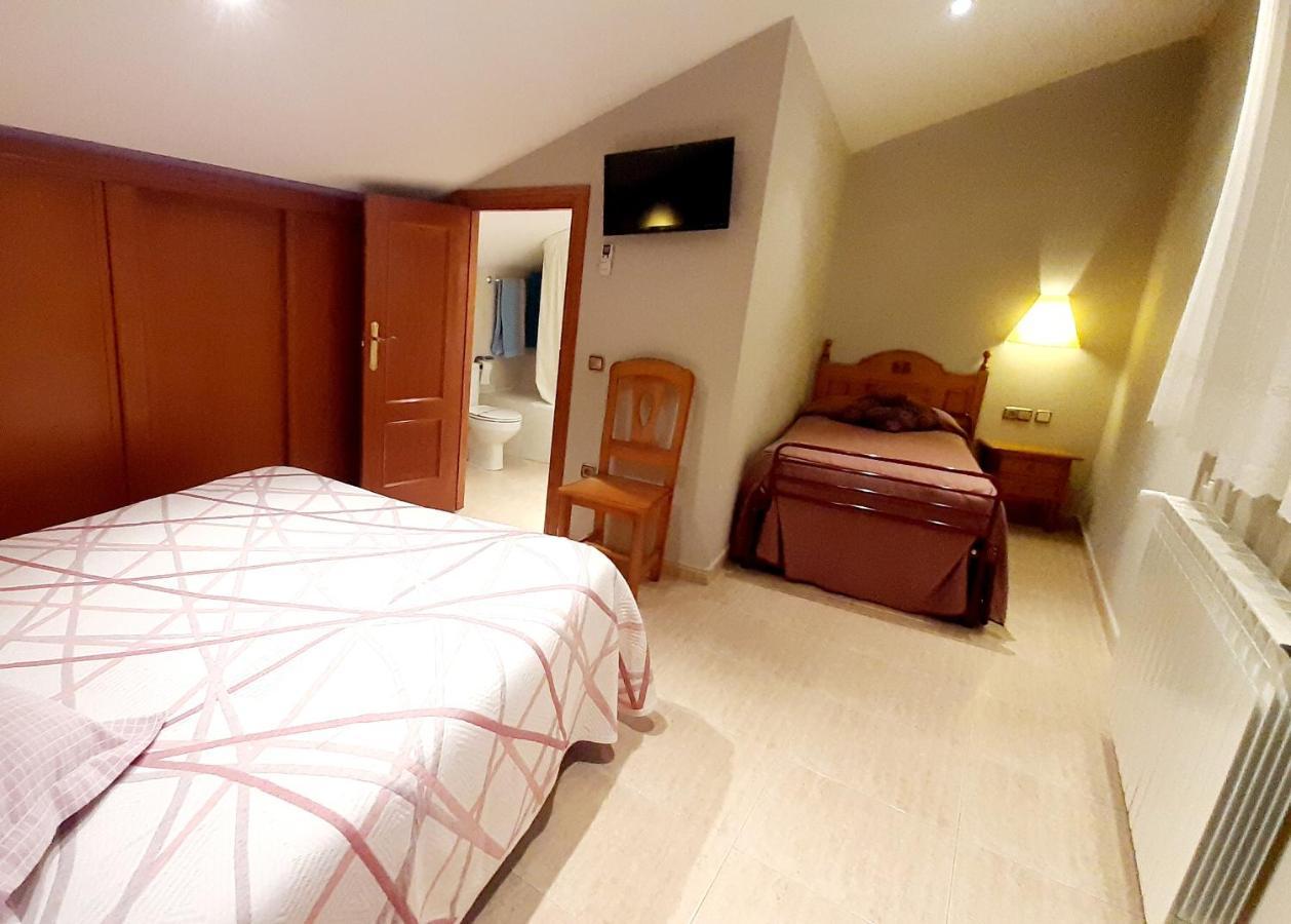 Hostal Rural Casa Castro Alberuela de la Liena Luaran gambar