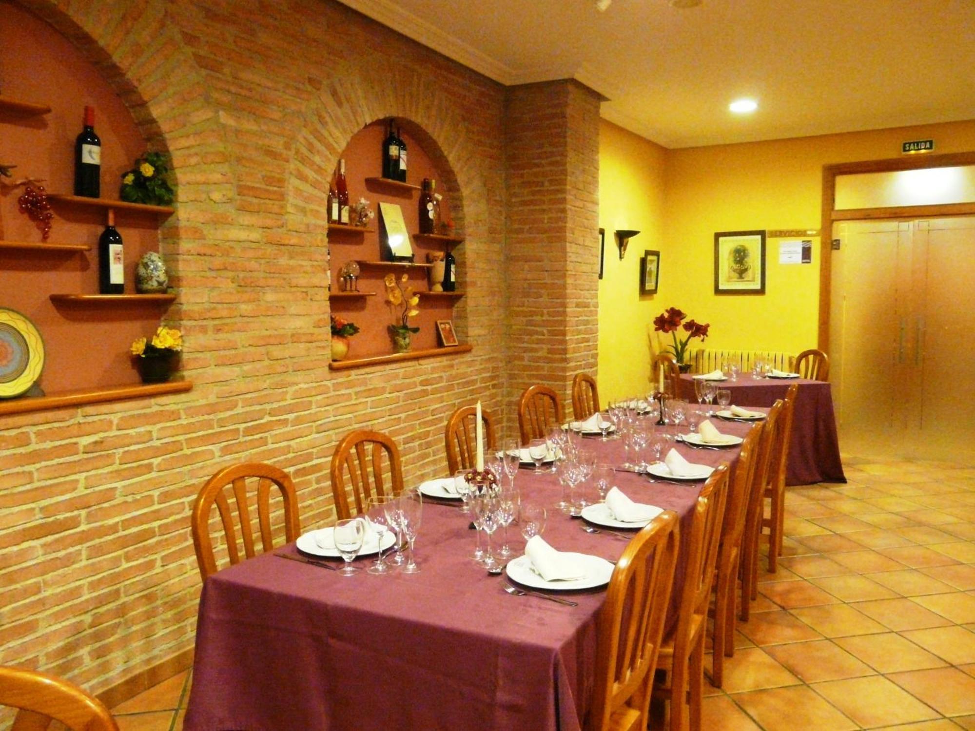 Hostal Rural Casa Castro Alberuela de la Liena Luaran gambar