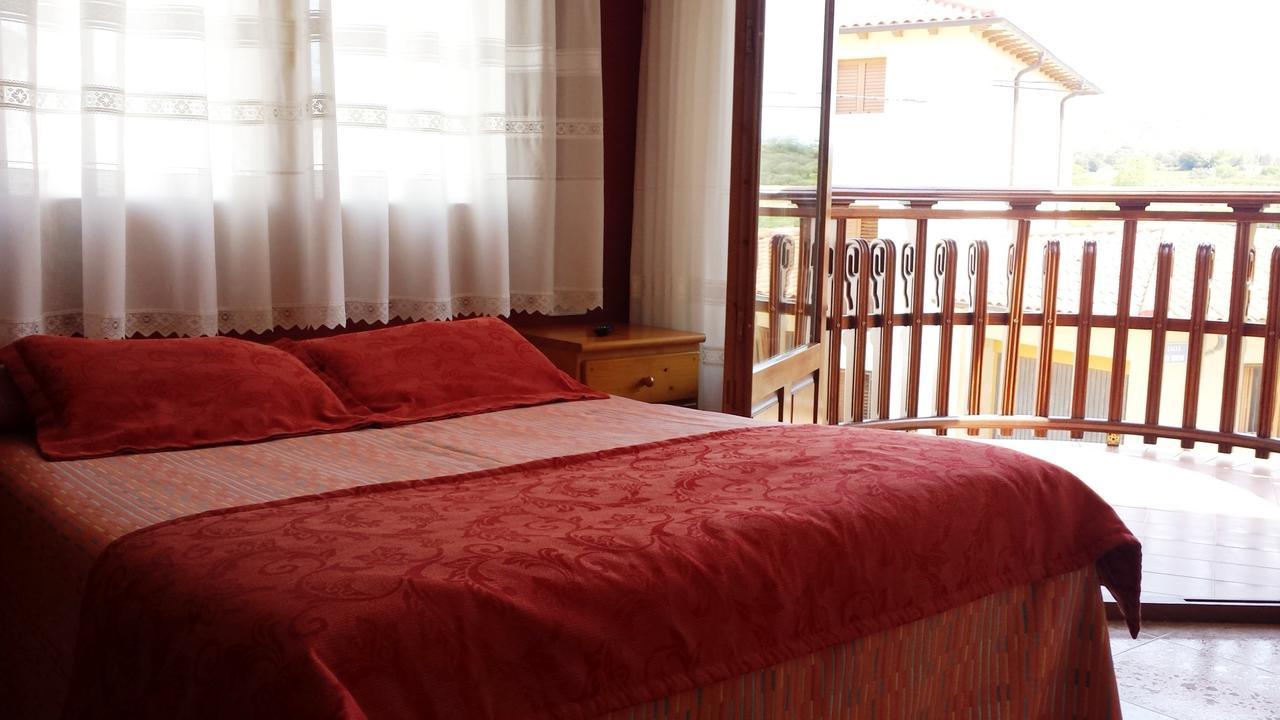Hostal Rural Casa Castro Alberuela de la Liena Luaran gambar